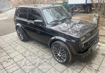 Салон от Mercedes-AMG, турбомотор, автомат Aisin и цена до 3 млн рублей. Самые дорогие Lada Niva, которые можно купить в России