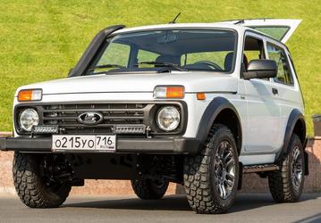 «Буквально под елочку». АвтоВАЗ до конца декабря запустит производство Lada Niva Sport. Зимой Lada Vesta получит климат-контроль и новую МКПП
