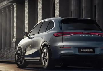 Дешёвый Geely, копирующий Porsche Macan и Mercedes-Benz EQC, стал настоящим хитом продаж. 60 000 единиц Geely Galaxy E5 продано за 119 дней