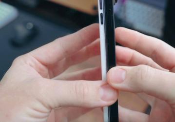 Настолько тонкий? Реальный iPhone 16 Pro и макет iPhone 17 Air сравнили на живых фото