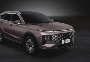 186 л.с., 8-ступенчатый «автомат», полный привод — от 2,85 млн рублей. В России куплен первый кроссовер Soueast S07