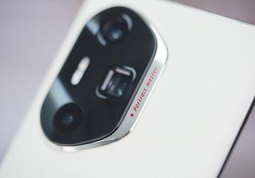 Snapdragon 8 Gen 3, максимально комфортный для глаз экран и флагманская камера со 100-кратным зумом. После анонса Honor 300 Ultra показали со всех сторон