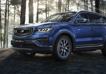 Полноприводный Geely Atlas Pro продают в России со скидкой до 600 тыс. рублей