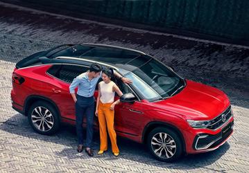 Дилер завёз в РФ новые Volkswagen Tayron X. Сегодня это самый дешёвый кроссовер немецкого бренда