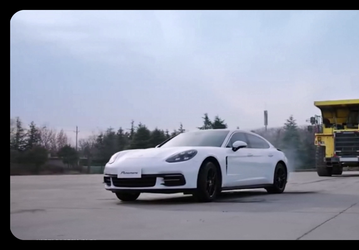 Porsche Panamera не смог, а Zeekr 001 справился: рестайлинговый Zeekr 001 отбуксировал карьерный самосвал с экскаватором в кузове