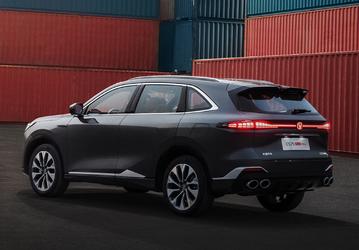 Главный конкурент Geely Monjaro оказался очень дешевым. Changan CS75 PLUS Ultra c 2,0-литровым мотором и 8-ступечнатым «автоматом» Aisin почти на 4 тыс. долларов дешевле Monjaro