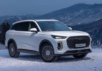 249 л.с., 8-ступенчатый автомат, полный привод, коричневый салон из натуральной кожи, 14 динамиков, 10 подушек безопасности и черный потолок. Chery раскрыла комплектации нового Tiggo 9 для России