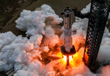 Илон Маск показал зрелищные огневые испытания Starship Super Heavу перед новым стартом