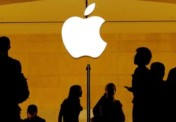 На смартфоны сотрудников Apple установлено ПО для слежки, им запрещают обсуждать заработную плату и условия труда  — так утверждает автор нового иска