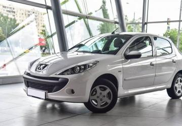 Классический 6-ступенчатый «автомат», 2 года гарантии и богатая комплектация — всего 1,79 млн рублей. У российского дилера появились новые Peugeot 207i