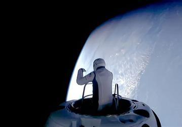 Илон Маск и SpaceX умолчали о «большой проблеме»: компания на целый час потеряла управление кораблём перед первым выходом астронавтов SpaceX в открытый космос