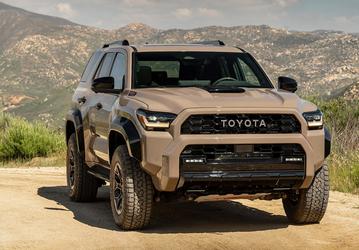 Словно Toyota создавала его специально для России. У дилера появился особый Toyota 4Runner TRD Pro с повышенным клиренсом и усиленной подвеской