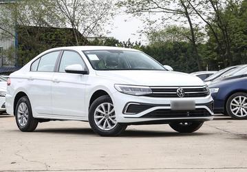 Volkswagen Bora с «автоматом» по цене Lada Vesta. Дилеры распродают Volkswagen Bora по ценам 2022 года
