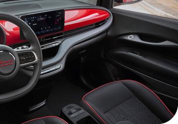 Российские дилеры впервые начали предлагать Fiat 500e (RED) Edition