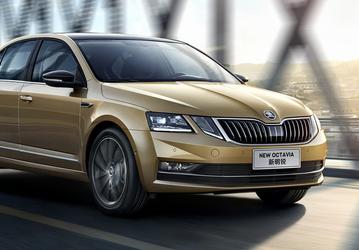 Раньше эти Skoda собирали в России. На российских маркетплейсах появились новые Skoda Octavia A7 — от 2,45 млн рублей за машину с классическим «автоматом»