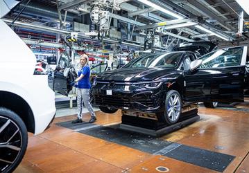 Заводы Volkswagen в итоге не закроют. Руководство VW и профсоюз нашли компромисс для сохранения тысяч рабочих мест