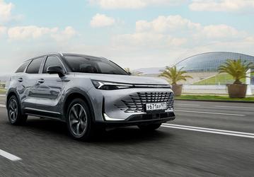 Китайско-российский заменитель Hyundai Santa Fe получит полный привод. Анонсирована новая версия BAIC X75 для России