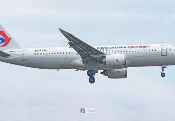 У китайцев действительно получился достойный заменитель Boeing 737 и Airbus A320. COMAC C919 за полтора года перевез более 1 миллиона пассажиров