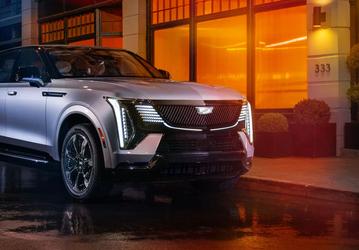 В Россию прямо из США. К российским дилерам приехал новейший Cadillac Escalade IQ 2024: огромный внедорожник с 750 л.с., полным приводом и 55-дюймовым экраном