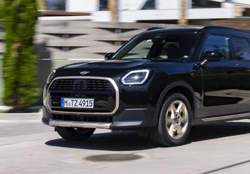 Самый надежный компактный кроссовер в мире по версии Whatcar — всего 5 млн рублей. В Россию привезли новые кроссоверы Mini Countryman