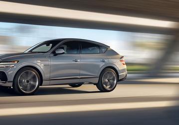 Не китайский, а премиальный корейский аналог BMW X6 с 3,5-литровым 380-сильным мотором и 27-дюймовым экраном. В Россию привезли кроссовер Genesis GV80 Coupe, цена за последнее время сильно поменялась