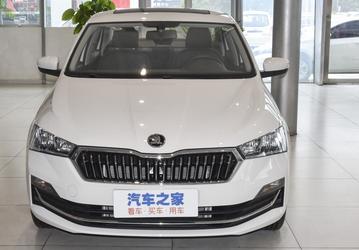 В России обнаружились в продаже новые Skoda Rapid: хорошая комплектация, 6-ступенчатый «автомат» и цена от 2,32 млн рублей