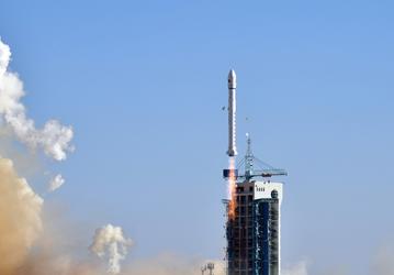Китай успешно запустил группу спутников для тестирования межспутниковых лазерных коммуникаций