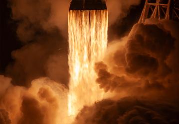 SpaceX показала захватывающие кадры успешного запуска 30 космических аппаратов из восьми стран. Первая ступень ракеты Falcon 9 использовалась уже 21 раз