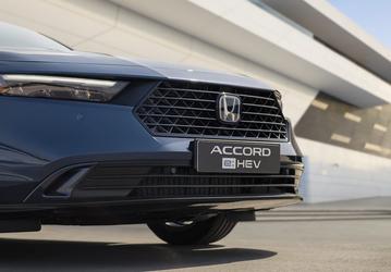 Новейший седан Honda Accord появился в Японии. Honda планирует продавать всего 200 машин в месяц