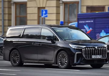 В Федеральной службе охраны появился роскошный минивэн Voyah Dream. Стоимость автомобиля начинается от 10,3 млн рублей