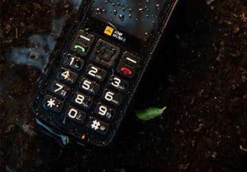 Nokia 3310 уже нет, а дело неубиваемых телефонов живет. Представлен AGM M9: IP68/IP69K, экран 2,4 дюйма, 1000 мАч — за 30 долларов