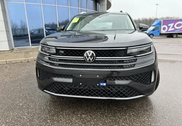 Большой внедорожник Volkswagen Tavendor сильно подешевел в России: цена упала на 1 млн рублей