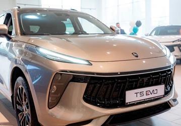 Выпускаемый в России Forthing T5 Evo станет конкурентом Chery Tiggo 7 Pro Max AWD и Geely Atlas Pro: он получит полный привод