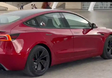 Это самая мощная новая Tesla Model 3 Ludicrous (Performance). Живые фото автомобиля