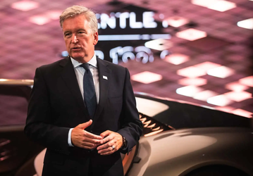 Глава Bentley неожиданно уходит из компании, чтобы возглавить Aston Martin