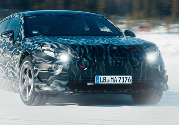 Это первый Mercedes-AMG на совершенно новой платформе AMG.EA. Он получит тонкий аккумулятор и очень мощные и лёгкие дисковые двигатели
