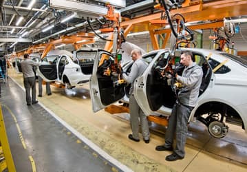 Новые Lada Vesta NG начнут продавать со скидкой до 10% уже в июне, но только сотрудникам АвтоВАЗа