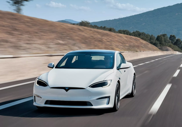 Дела пошли настолько плохо? Tesla впервые начала рекламировать свои машины в запрещённых в России соцсетях