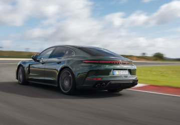 Объявлены цены на самый мощный Porsche Panamera 2025 с активной подвеской Porsche Active Ride