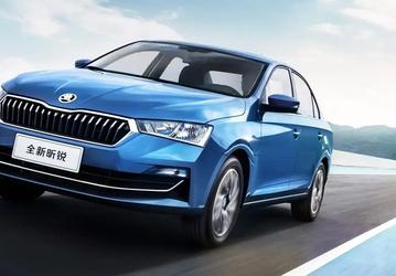 Skoda Rapid заметно подешевел в России: цена популярной у россиян модели опустилась ниже 2,2 млн рублей