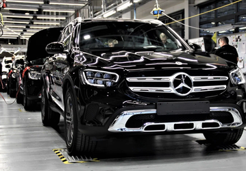 Новый владелец завода Mercedes-Benz в России заработал 60 млрд рублей за год. Средняя цена новой машины в «Автодоме» составила 12,8 млн рублей
