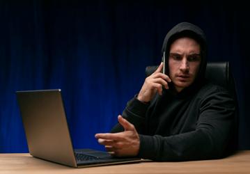 Мошенники научились выманивать персональные данные через трансляцию экрана смартфона