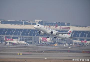Выпуск серийного российского авиалайнера МС-21 откладывается, а в это время в Китае на маршруты вышел уже пятый COMAC C919