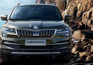 В России резко подешевел кроссовер Skoda Karoq. За пару месяцев цена опустилась на 700 тыс. рублей