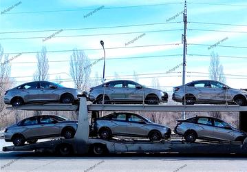 «Встречайте господа, Lada Vesta в цвете "Кориандр"». «Весту» в новом цвете начали отгружать дилерам