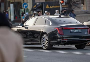Минобороны России пересаживается с Toyota Camry на китайские Hongqi H9