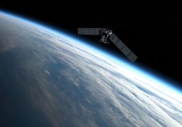 На грани катастрофы: NASA обнаружило угрозу столкновения между своим и российским спутниками