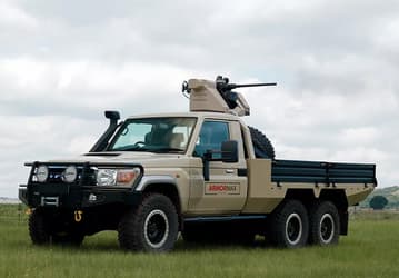 В ЮАР построили уникальный сверхнадежный Land Cruiser: шестиколесный, полноприводный и с запасом хода 4000 км