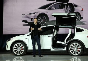 Bloomberg: Илон Маск хочет уволить каждого пятого сотрудника Tesla