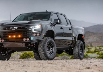 Ход подвески почти 400 мм и мощность 700 л.с. Представлен Chevrolet Silverado Fox Factory Edition 2024